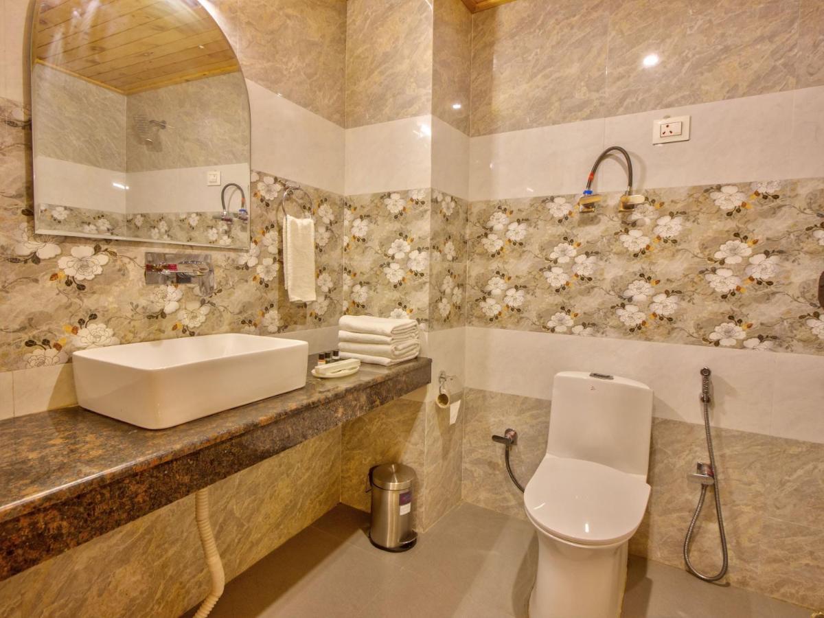 Hotel Simi Grand By Nomad Musafir Manāli Zewnętrze zdjęcie